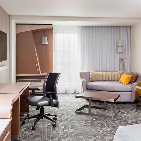 Courtyard By Marriott Bismarck North Hotel Exterior photo