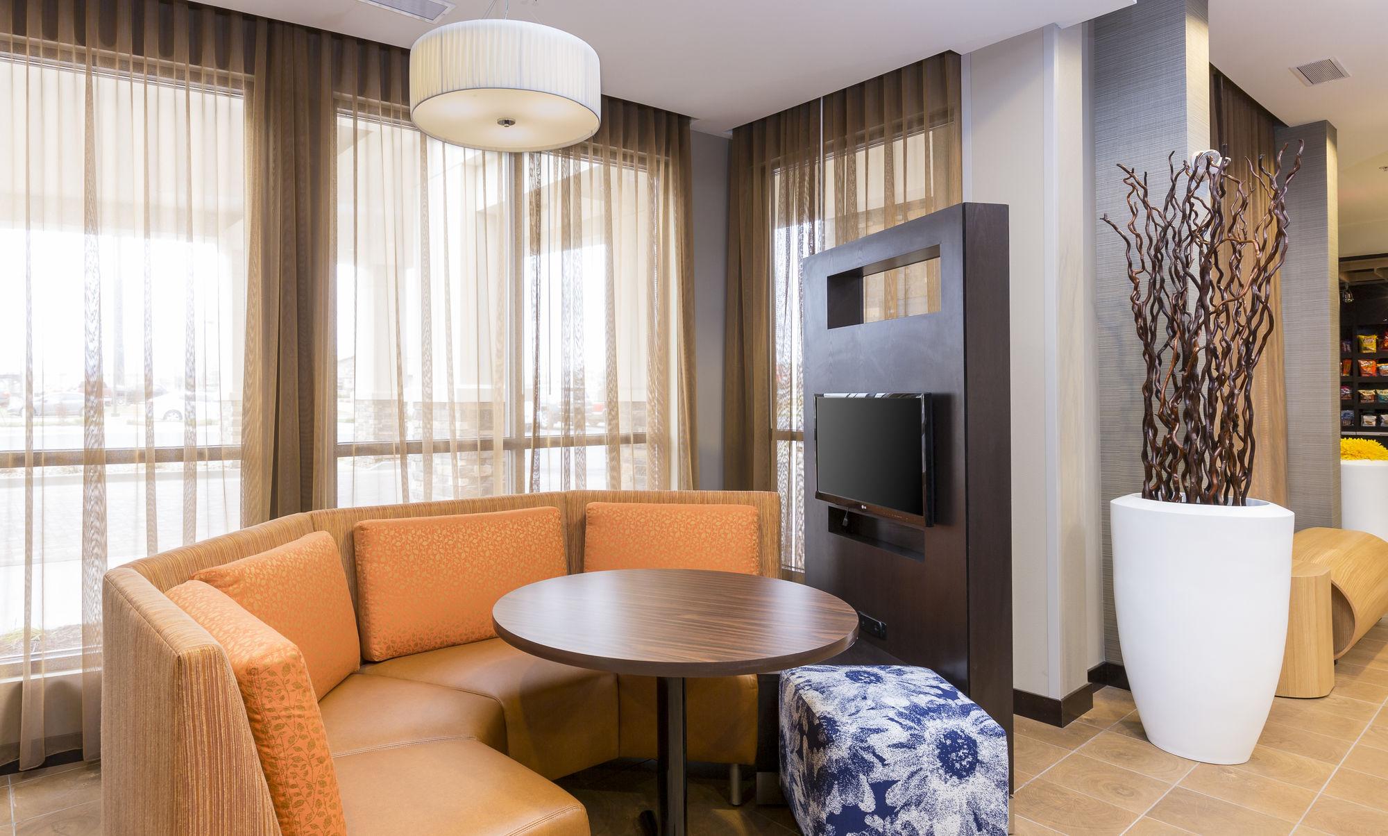 Courtyard By Marriott Bismarck North Hotel Exterior photo