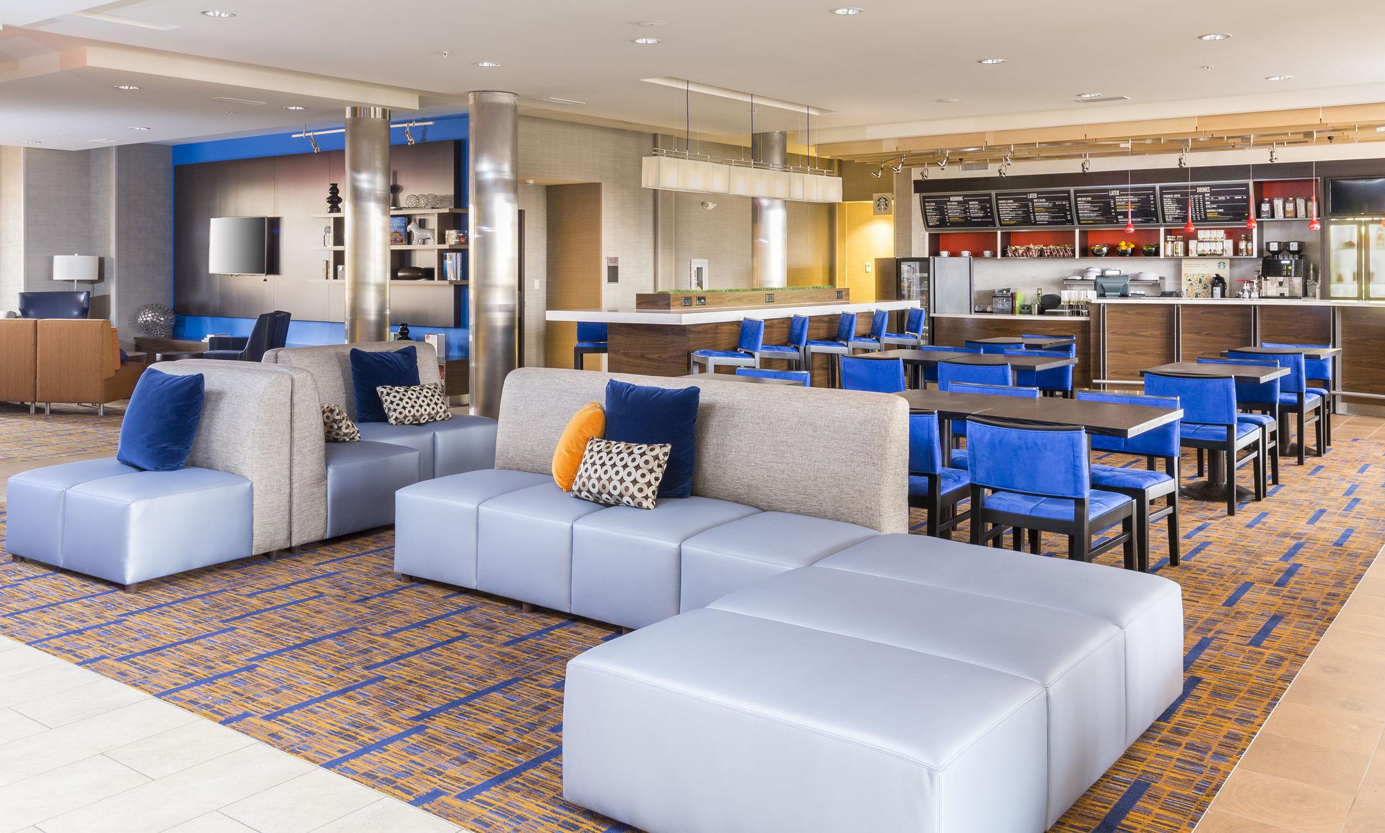 Courtyard By Marriott Bismarck North Hotel Exterior photo