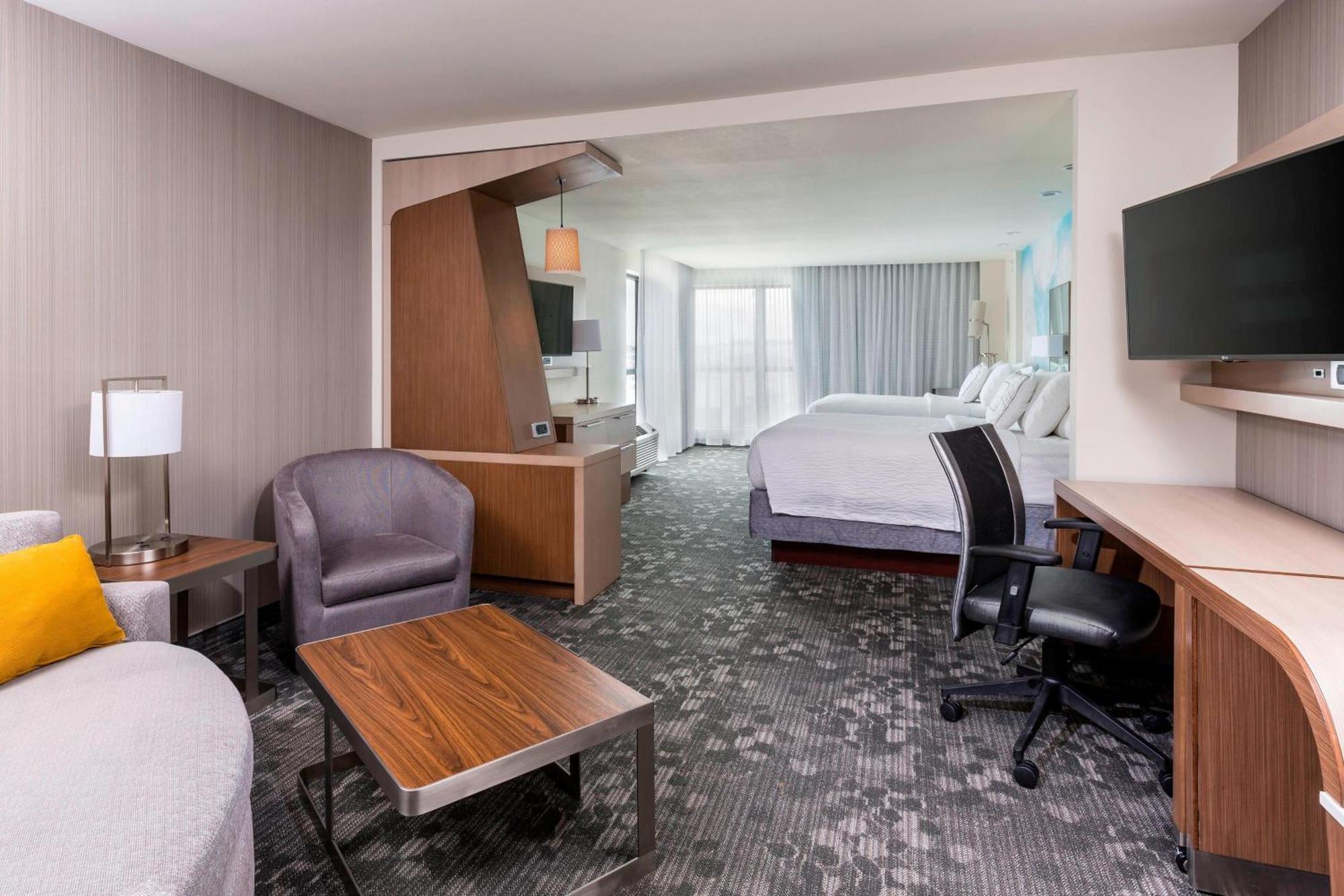 Courtyard By Marriott Bismarck North Hotel Exterior photo