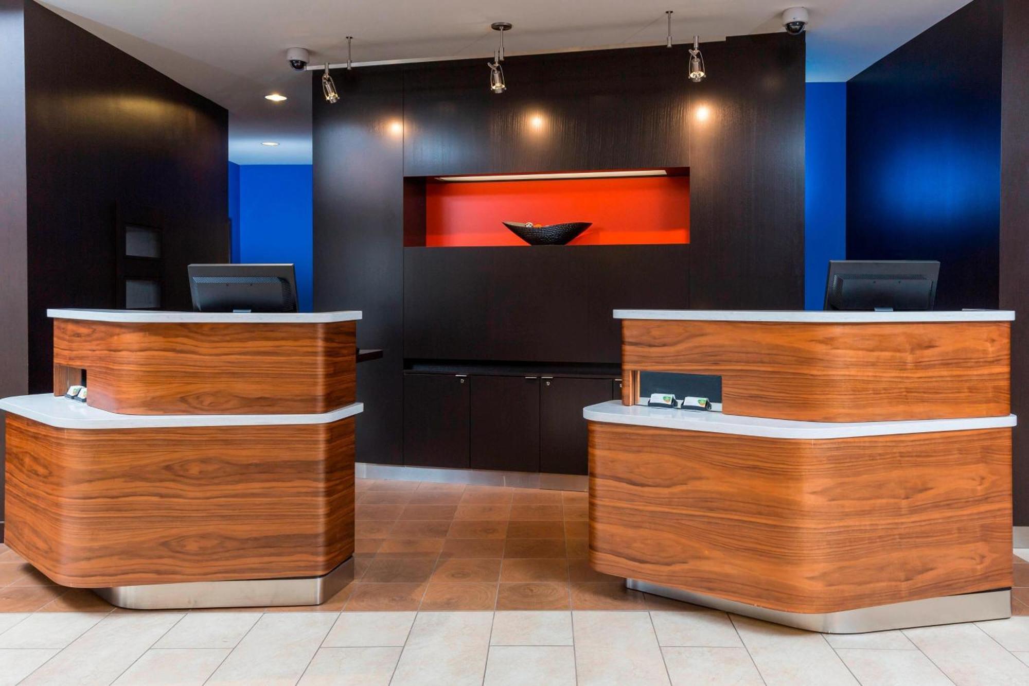 Courtyard By Marriott Bismarck North Hotel Exterior photo