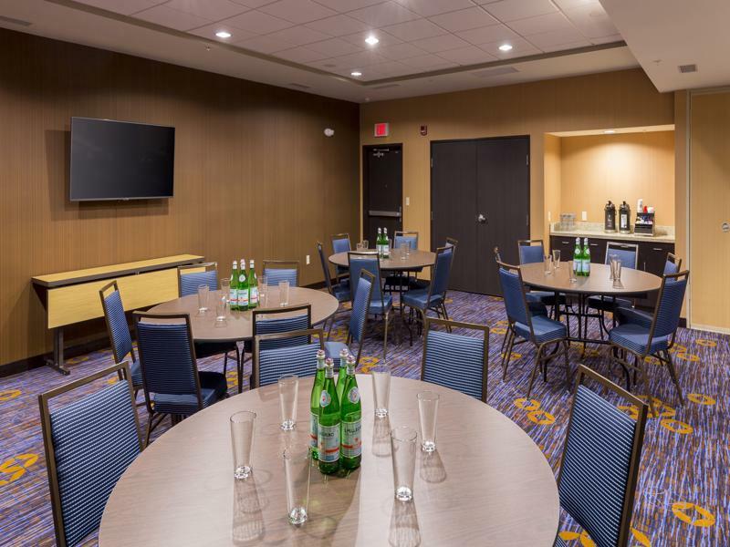 Courtyard By Marriott Bismarck North Hotel Exterior photo